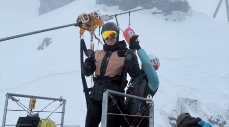 Met de de zipline in Les Arcs door de mist.
